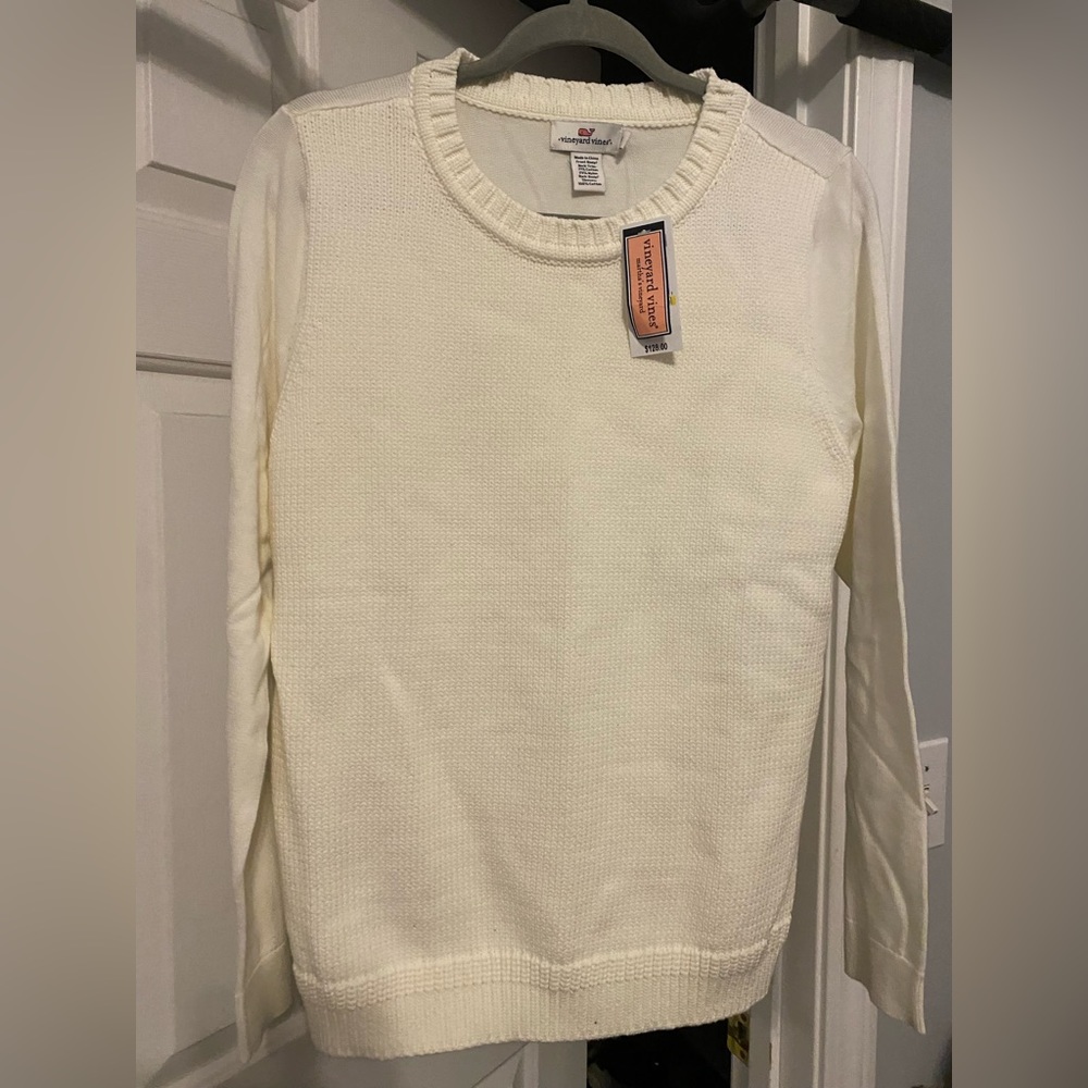 NWT Vineyard Vines white sweater.Medium